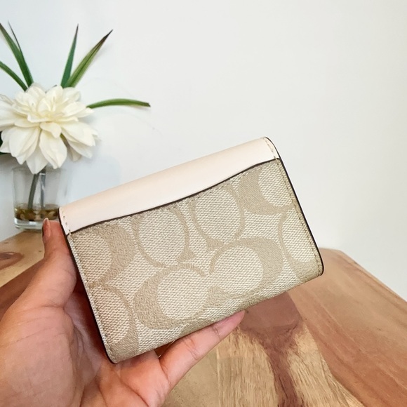 NWT COACH FLAP CARD CASE IN SIGNATURE CANVAS - Picture 2 of 4